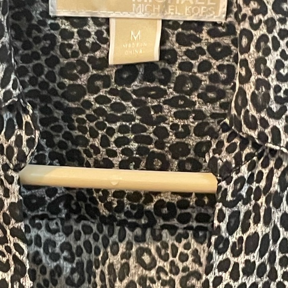 Michael Kors, size M, faux wrap long-sleeved collared blouse. Animal print. - Picture 2 of 3
